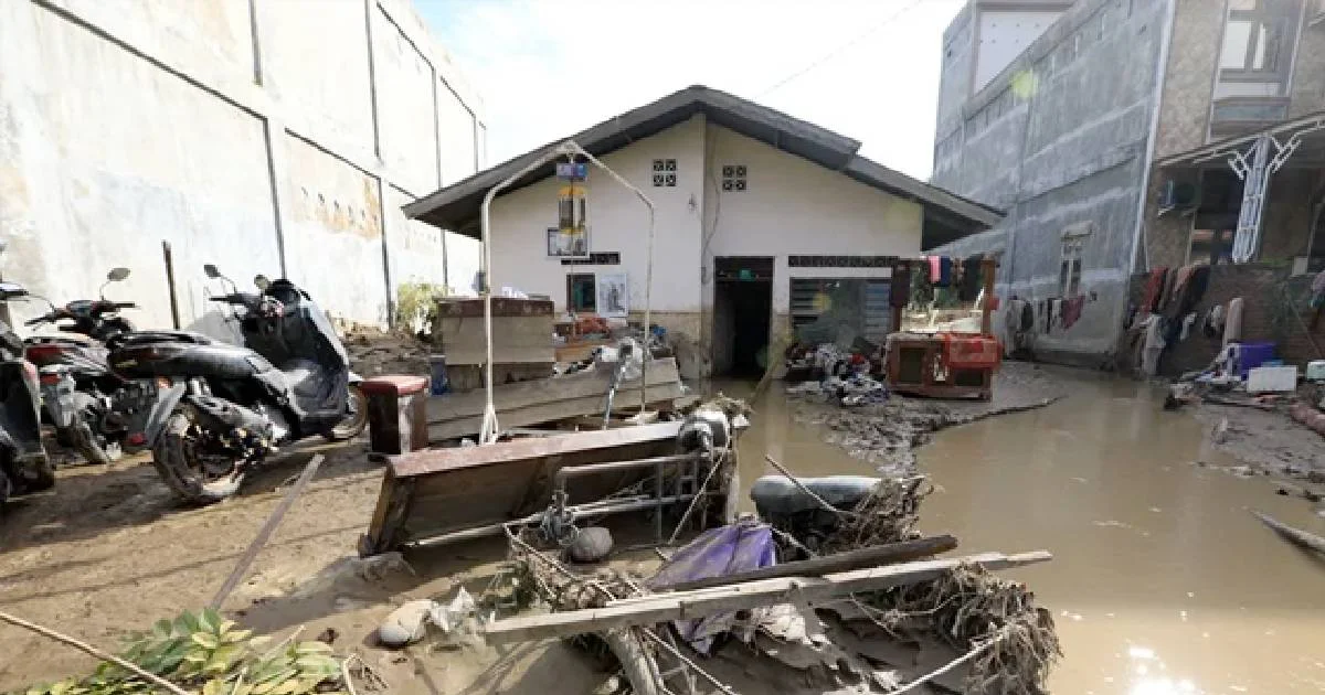 Más de 700 fallecidos y medio millar de desaparecidos por las inundaciones en Indonesia