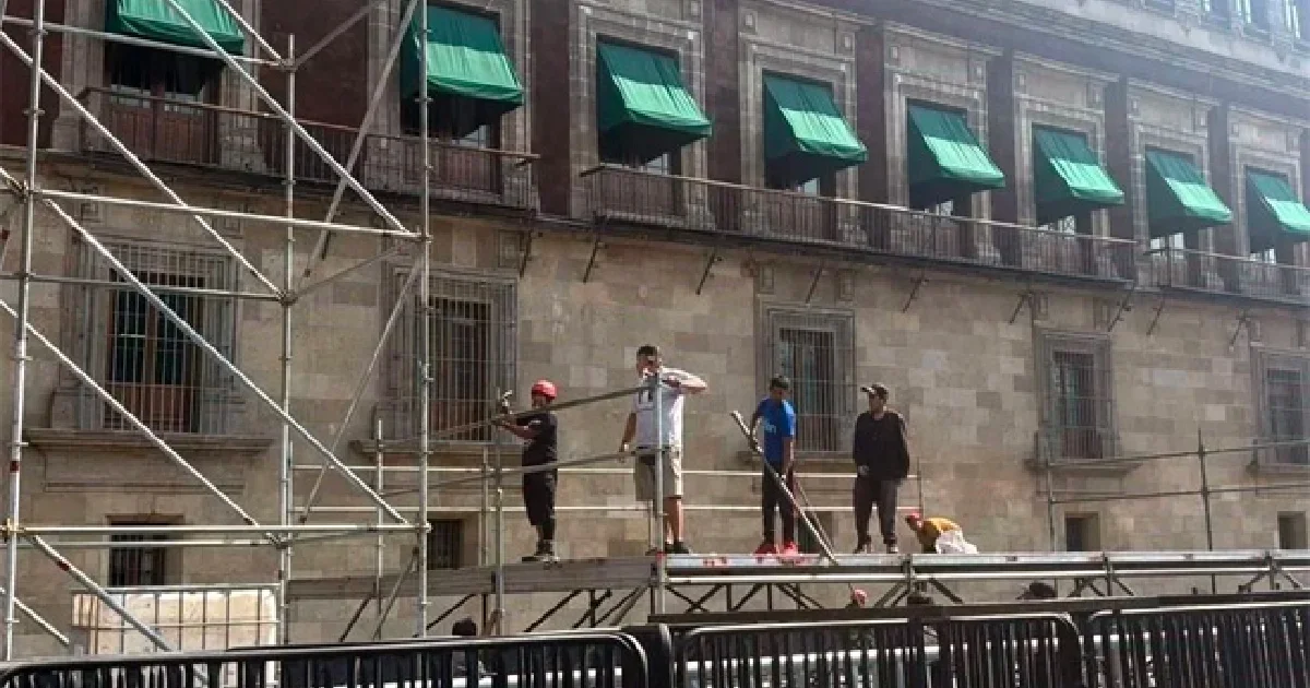 Comienzan preparativos en Zócalo por festejo de aniversario de la 4T