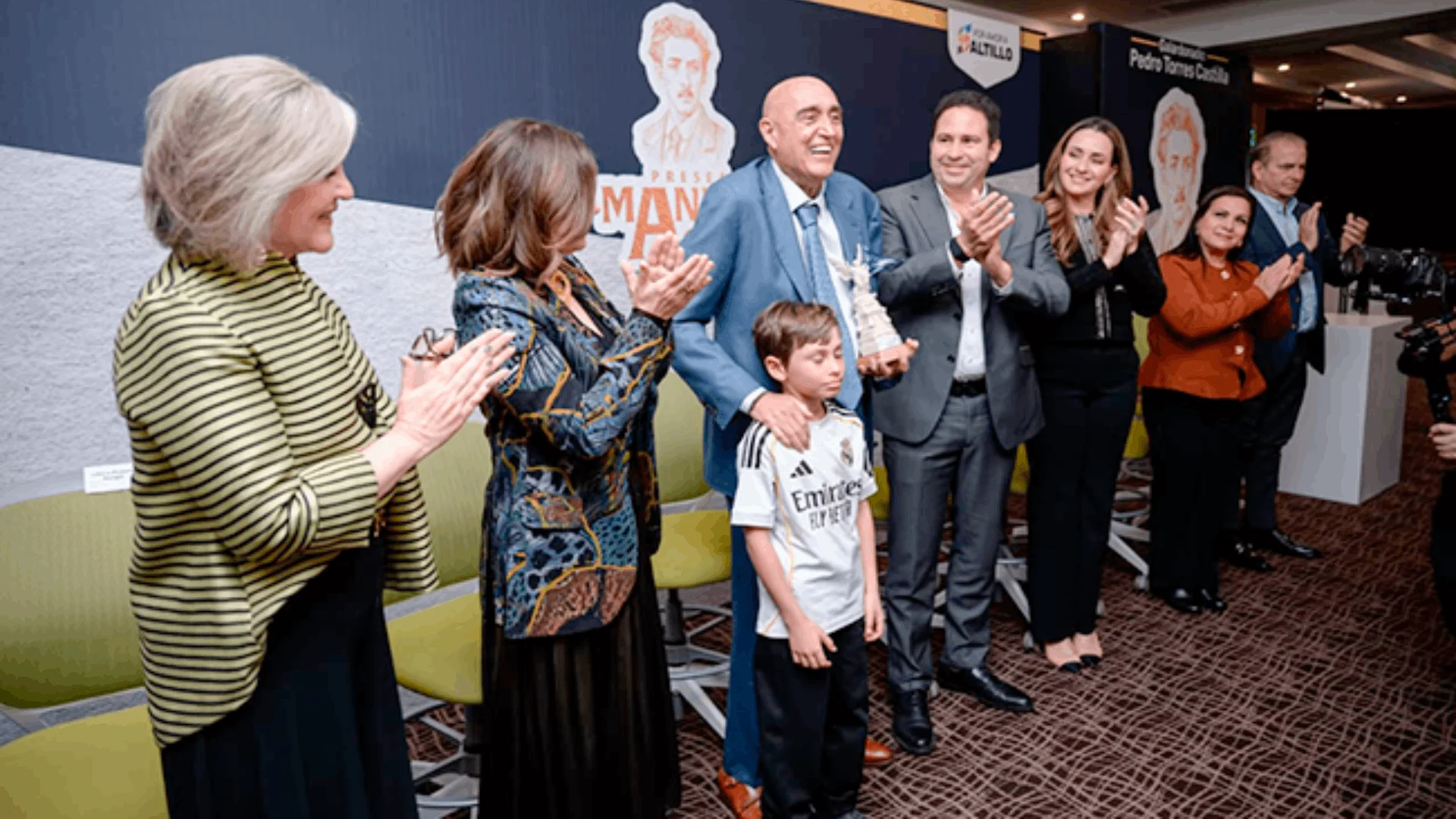 Alcalde reconoce trayectoria de este saltillense; afirma que con su trabajo y talento transformó la industria audiovisual.