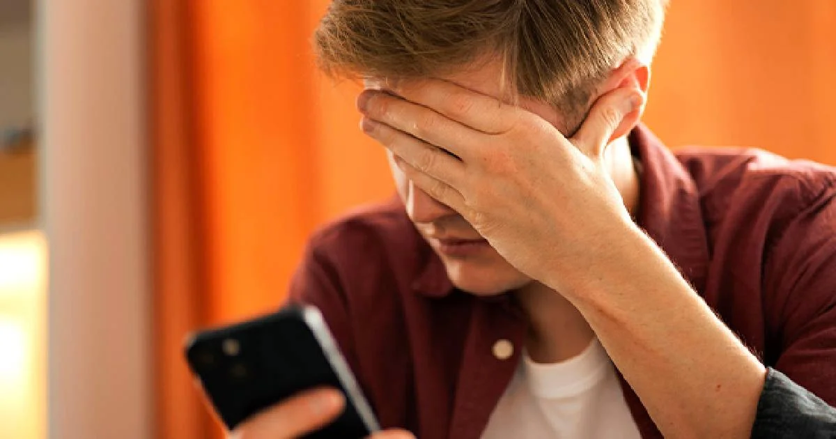 Jóvenes sufren estrés para lucir su mejor apariencia y proyectar vida perfecta en redes sociales