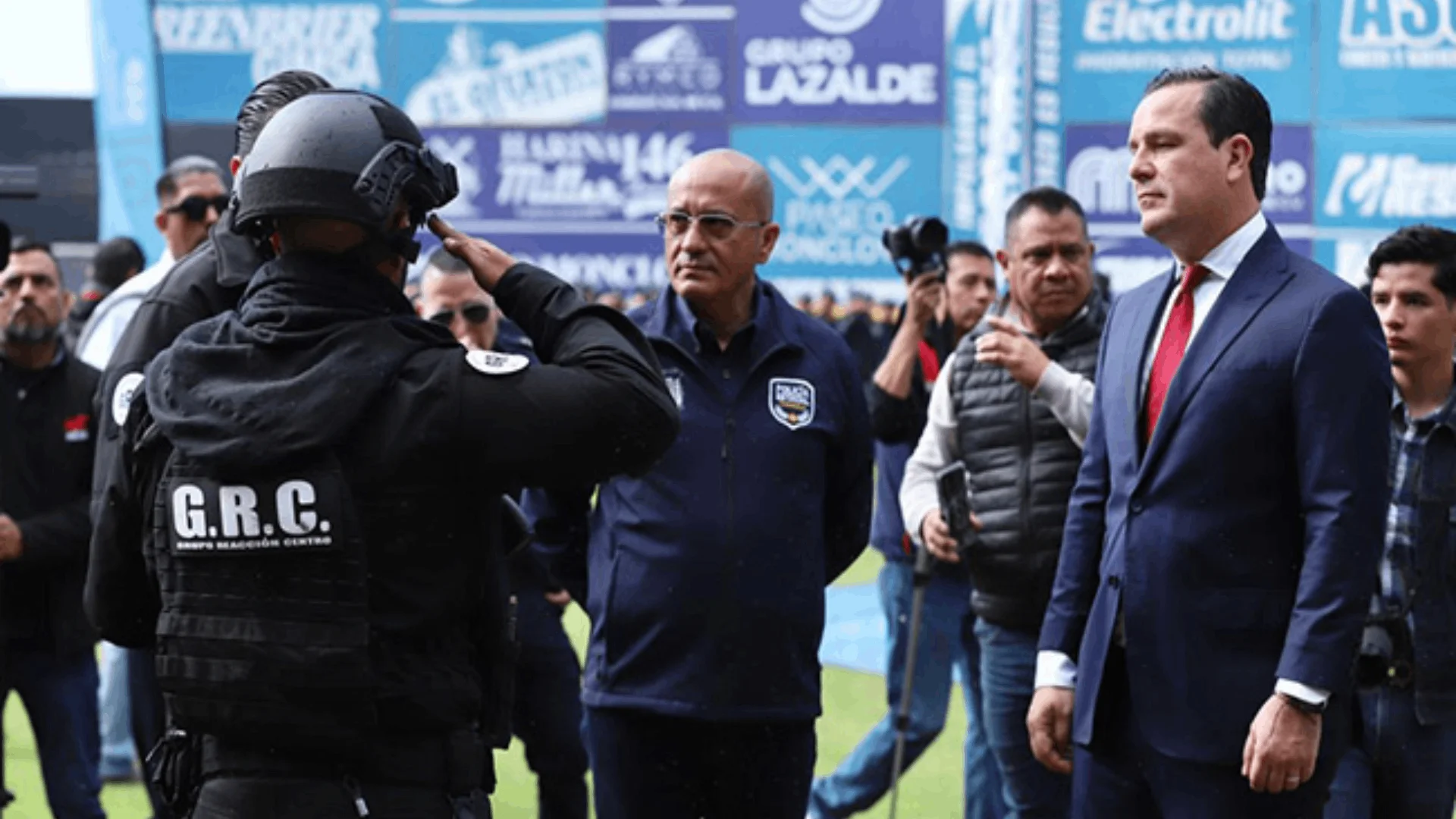 Realizan autoridades demostración de fuerza de las diferentes corporaciones en el Estadio Kickapoo Lucky Eagle de Monclova.