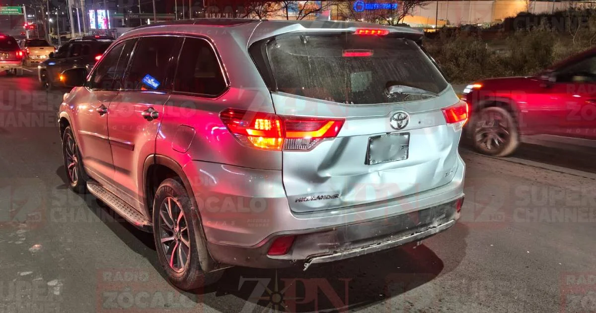 Choque por alcance en transitado cruce no deja heridos