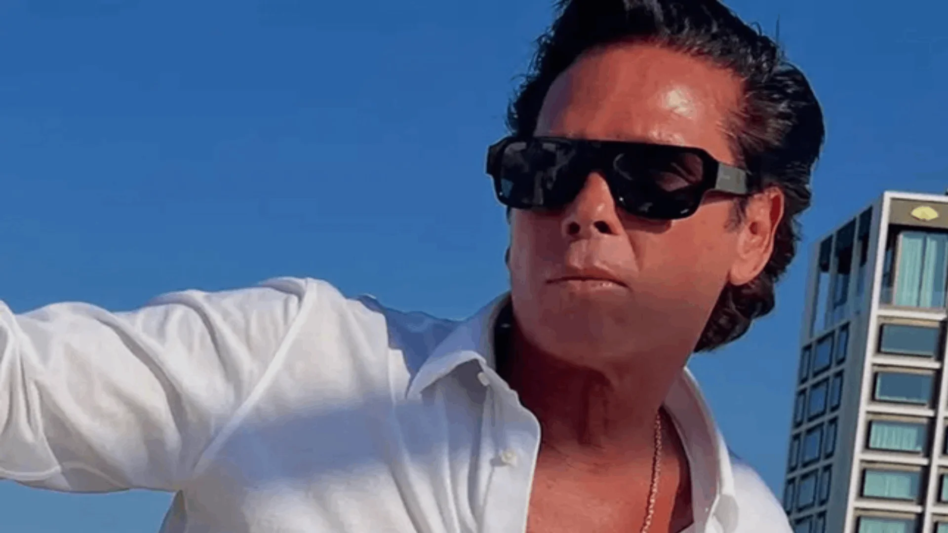 El actor y abogado por fin aclaró que fue lo que ocurrió en su hotel y por qué las autoridades habían suspendido las actividades.