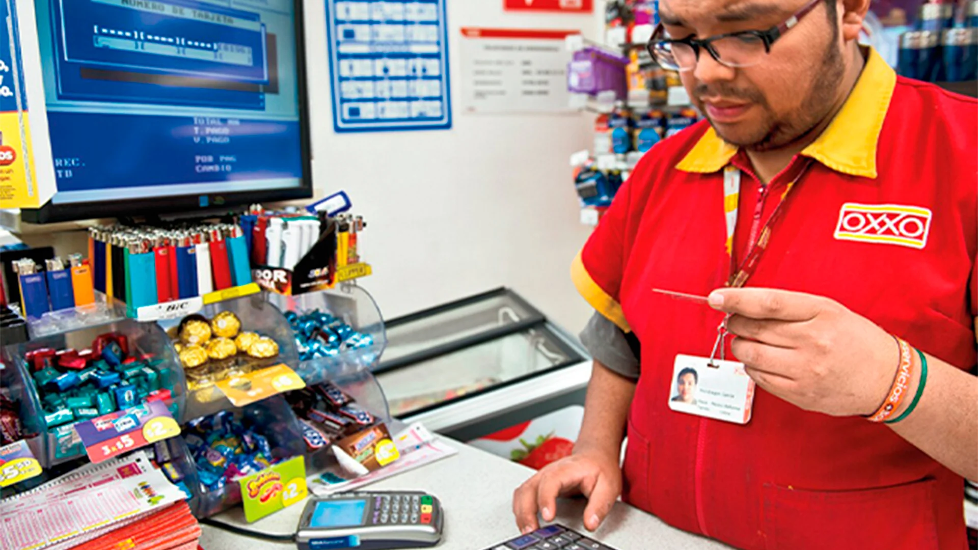 Reactiva Banorte depósitos en tiendas Oxxo; amplían alianza en servicios