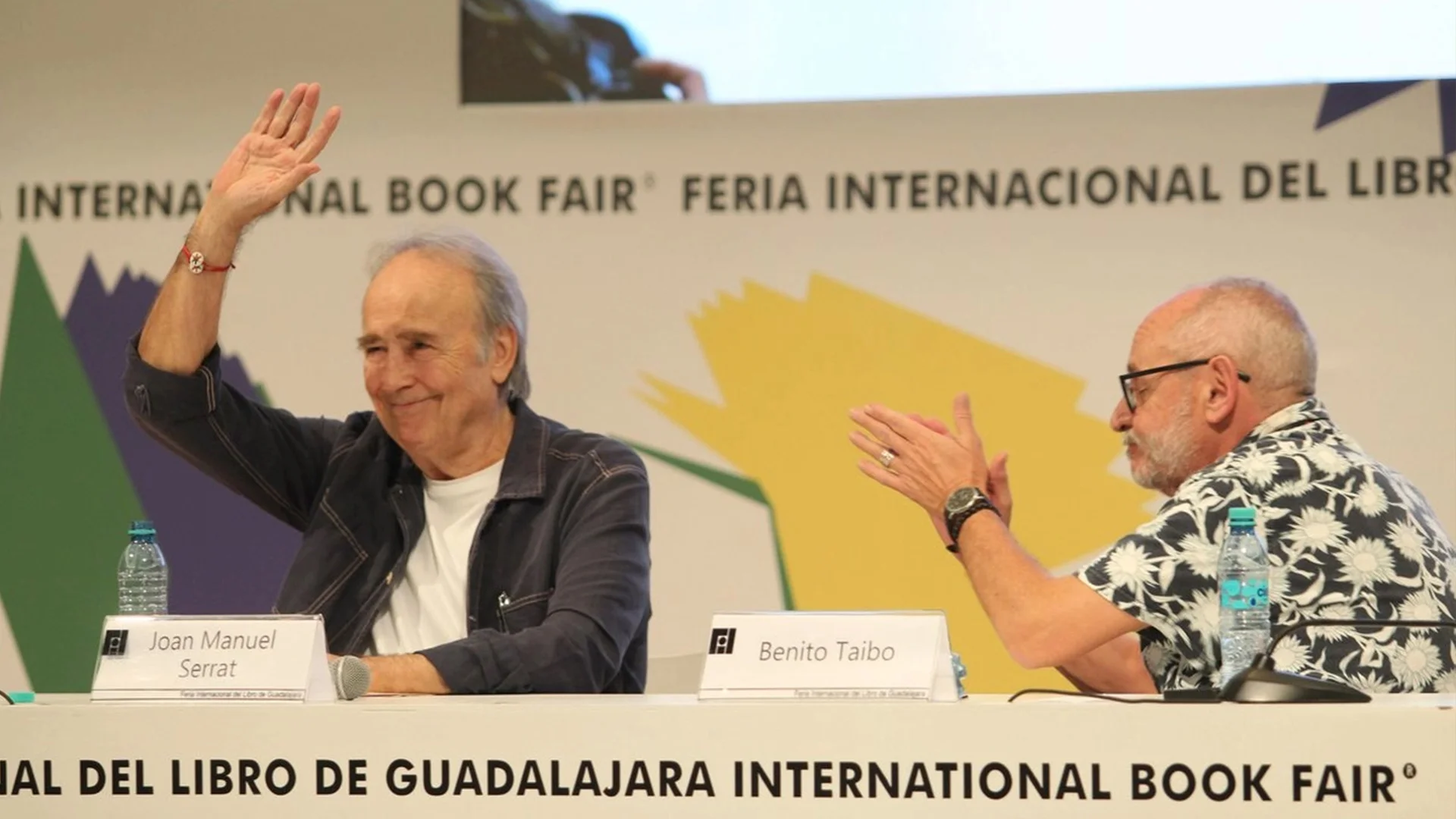 Serrat detiene su charla en la FIL Guadalajara por tumulto y regresa tras 13 minutos