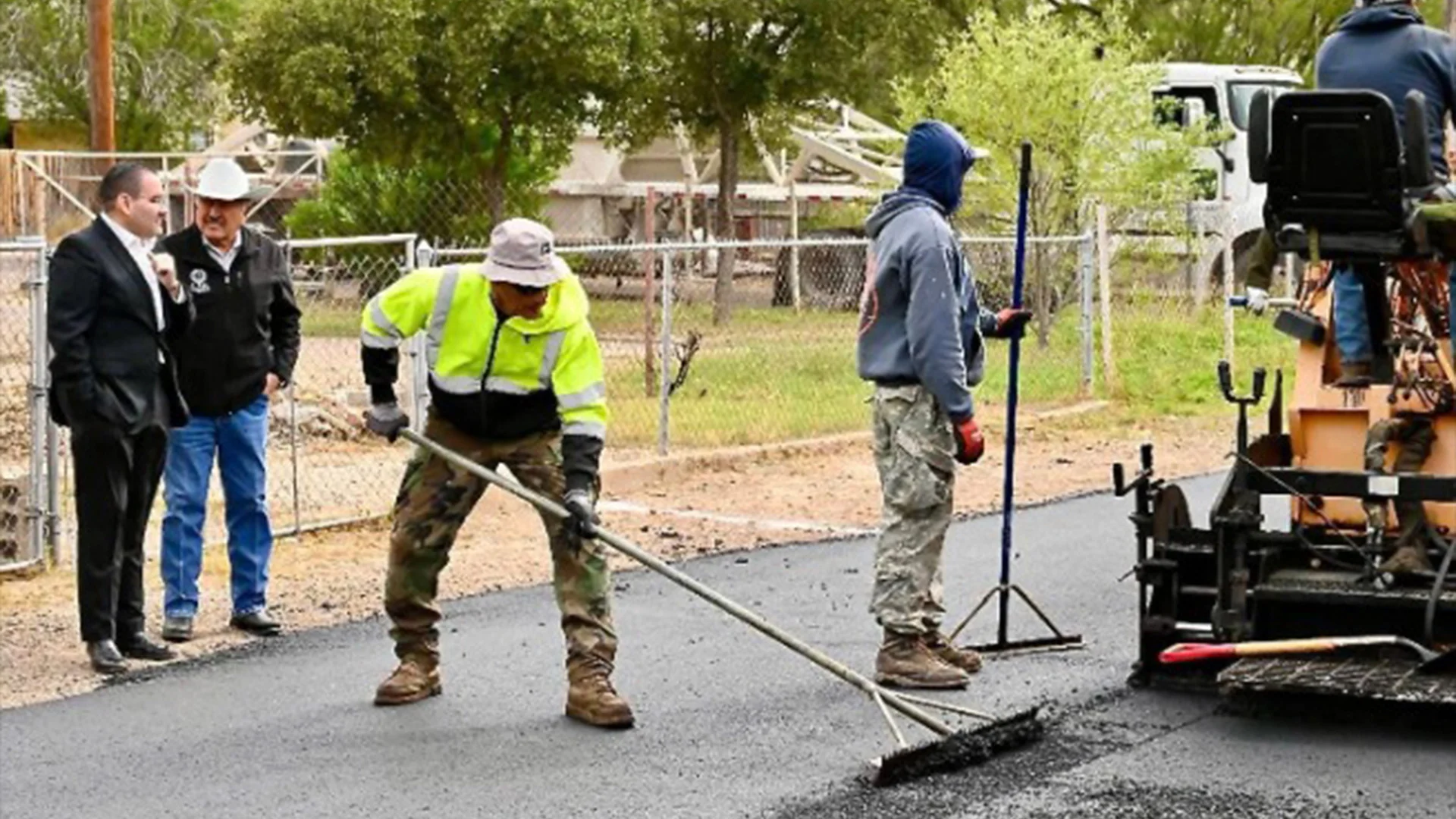Terminan de pavimentar calle Jalisco en Loma Bonita