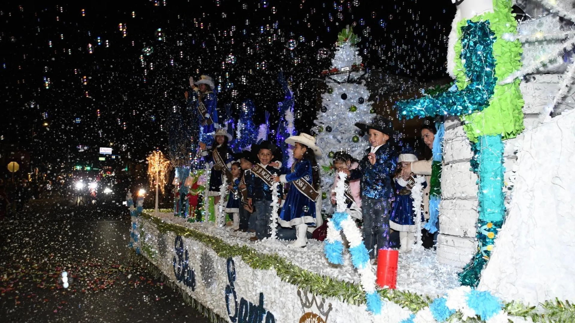 El Candy Cane Christmas Parade 2025 recorrió las principales calles del área céntrica