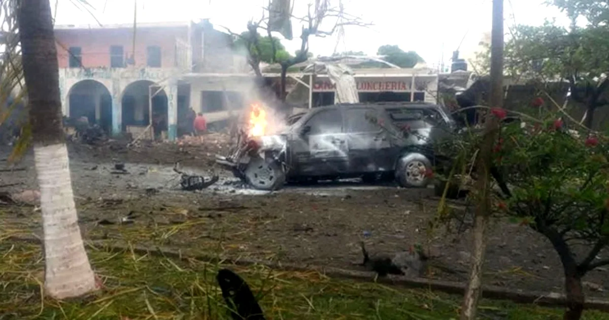 La Fiscalía General del Estado detalló que en el sitio se localizó la camioneta siniestrada con los restos de dos personas