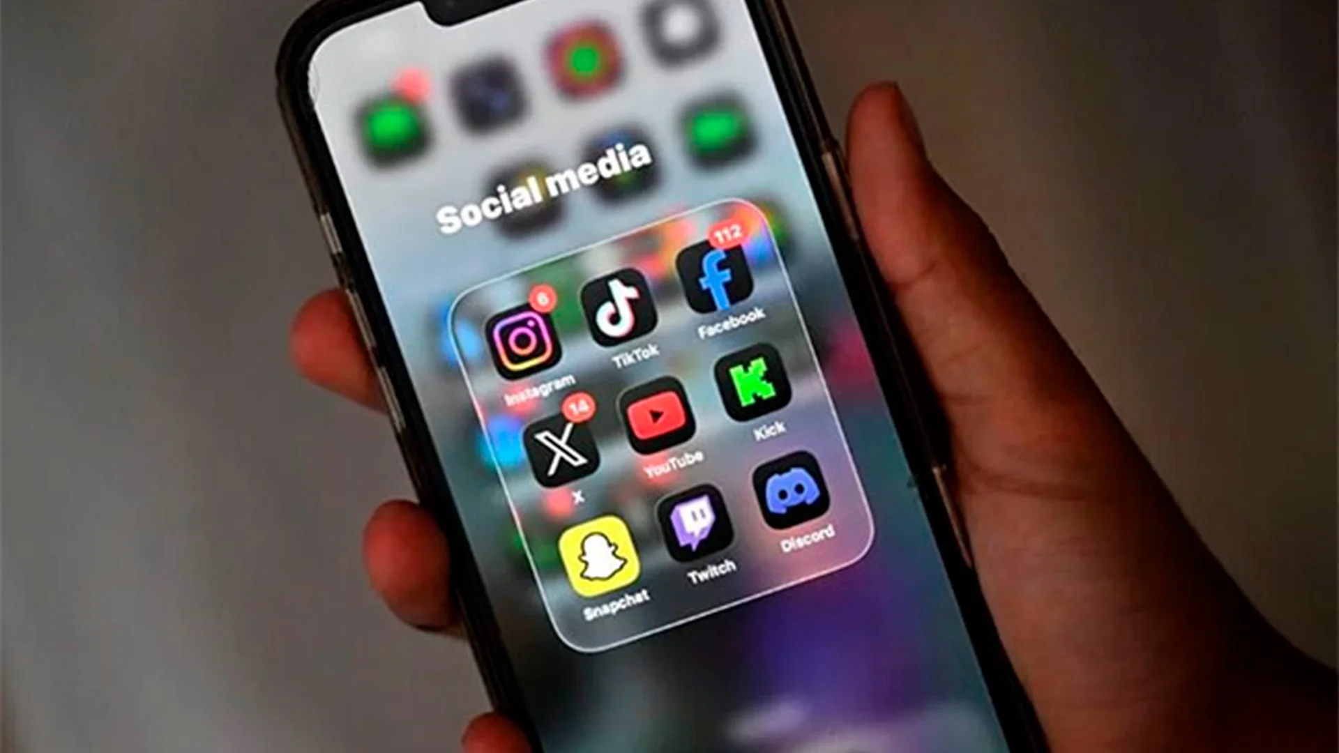 Entra en vigor en Australia ley que prohíbe redes sociales a menores de 16 años