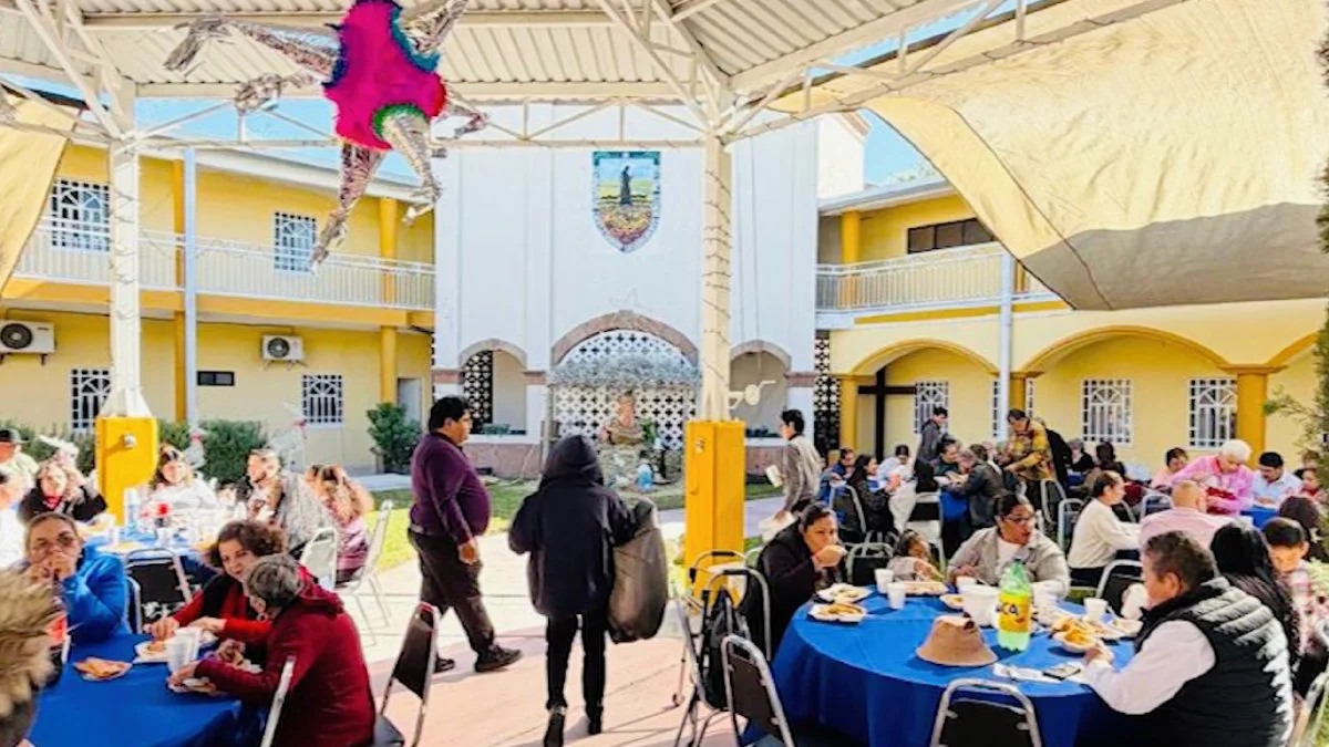 Se ofreció una comida a las personas que de diferente forma ayudan a la institución y una convivencia jugando a la tradicional lotería