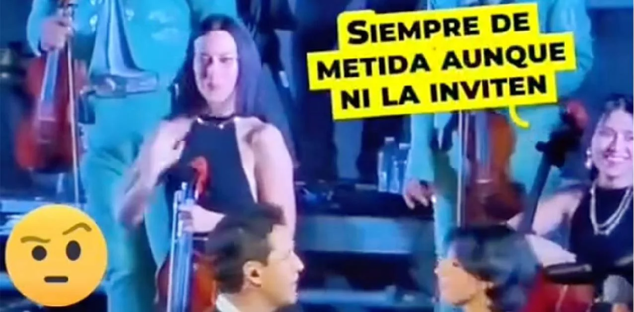 Video: Violinista de Nodal que no disimula su molestia con Ángela Aguilar le hace gestos en pleno concierto