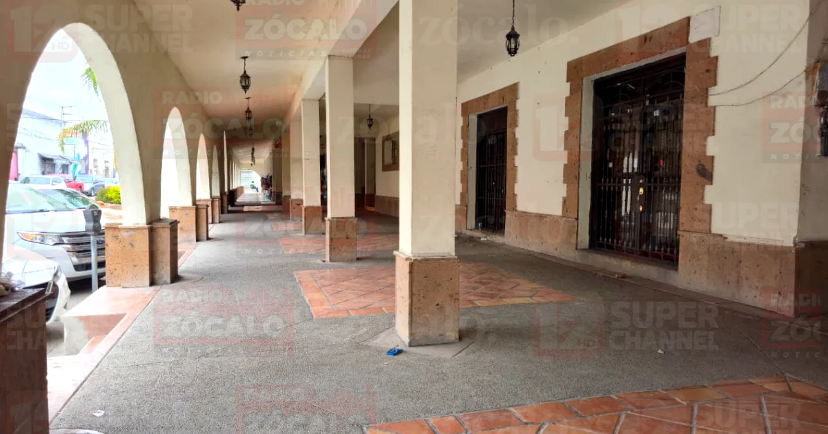 Segundo asalto en menos de 72 horas en el Mercado Zaragoza de Piedras Negras. Una mujer fue despojada de su bolso tras rechazar un servicio informal.