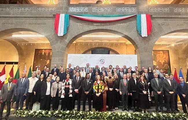 Senadores y diplomáticos guardan minuto de silencio por víctimas del ataque en Sídney