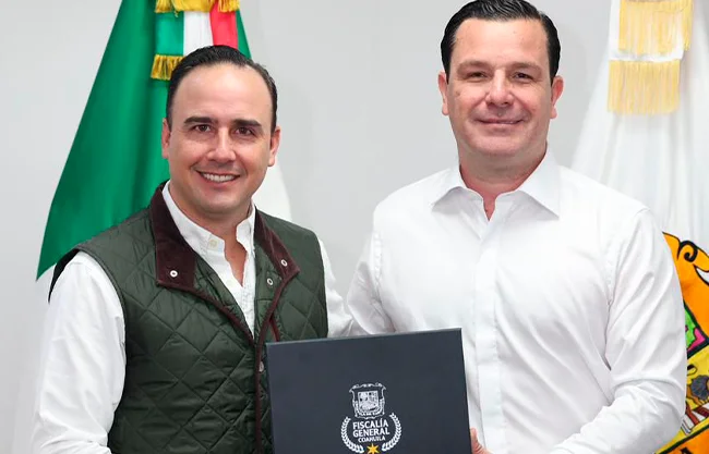 El gobernador Manolo Jiménez Salinas recibió el Primer Informe de Gestión Institucional del fiscal general del Estado, Federico Fernández Montañez.