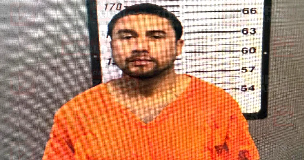 Infracción de tránsito deriva en detención por orden judicial