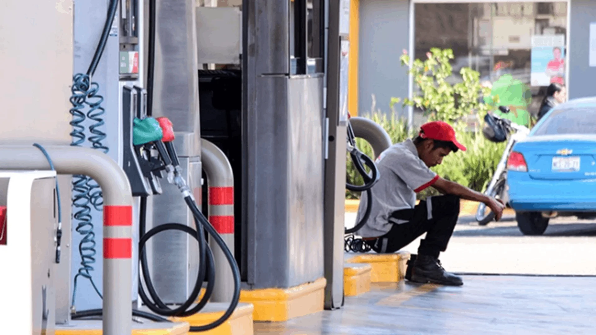 Obliga a los centros de trabajo a garantizar el derecho al descanso de las personas trabajadoras que realizan actividades en bipedestación.
