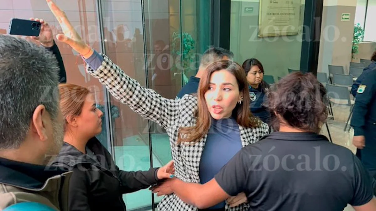 Así llegó Tania Flores a comparecer por presuntos actos de corrupción a Saltillo; “no vengo detenida”, afirma