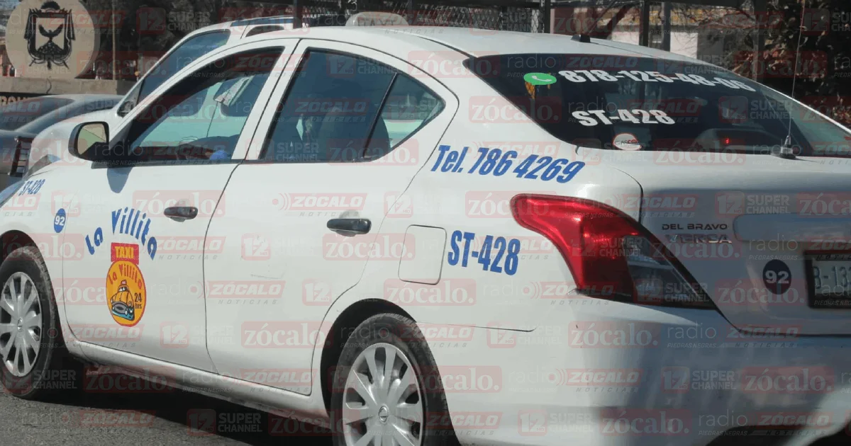 El taxista indicó a los usuarios que, conforme al reglamento de Transporte Municipal, solo podía trasladar a tres pasajeros para evitar sanciones.