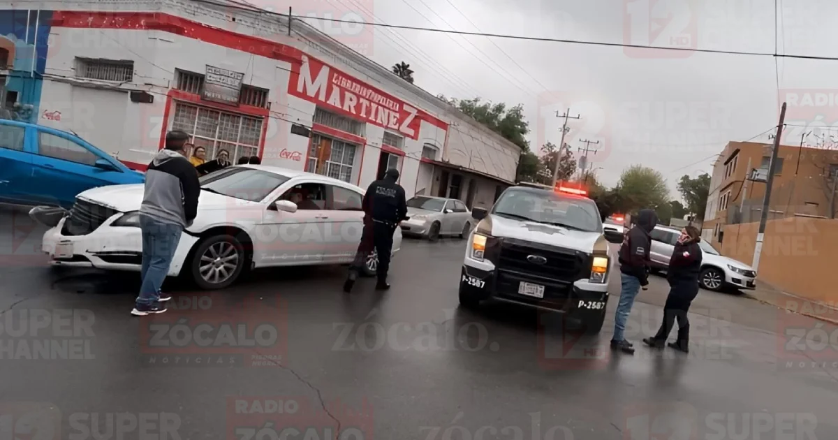 Conductora omite alto y provoca accidente en la zona Centro