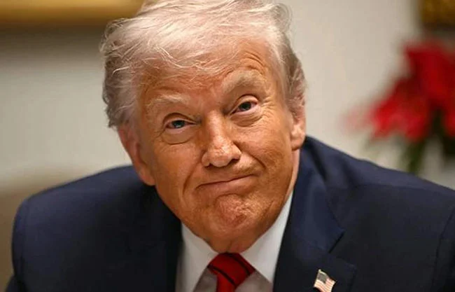 Trump defiende a jefa de gabinete tras polémica entrevista en Vanity Fair