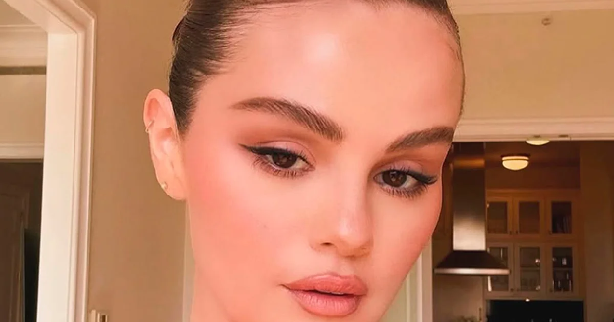 Selena Gomez explicó el motivo real de su cambio de voz y explicó a sus fans sobre cómo el lupus ha afectado su salud a lo largo de los años.