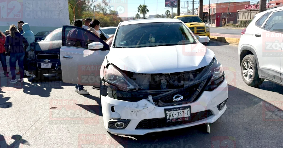 Choque carambola deja daños materiales en Mendoza Berrueto