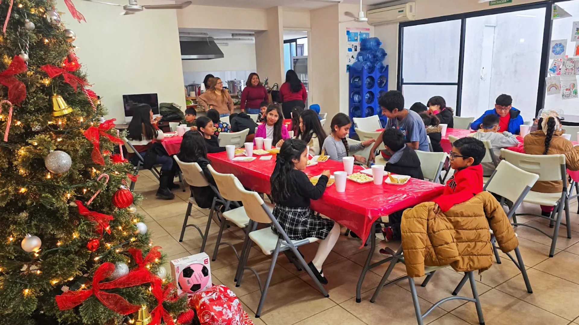 Casa YMCA y Alianza Empresarial realizan posada para 27 niños de colonia Maravillas