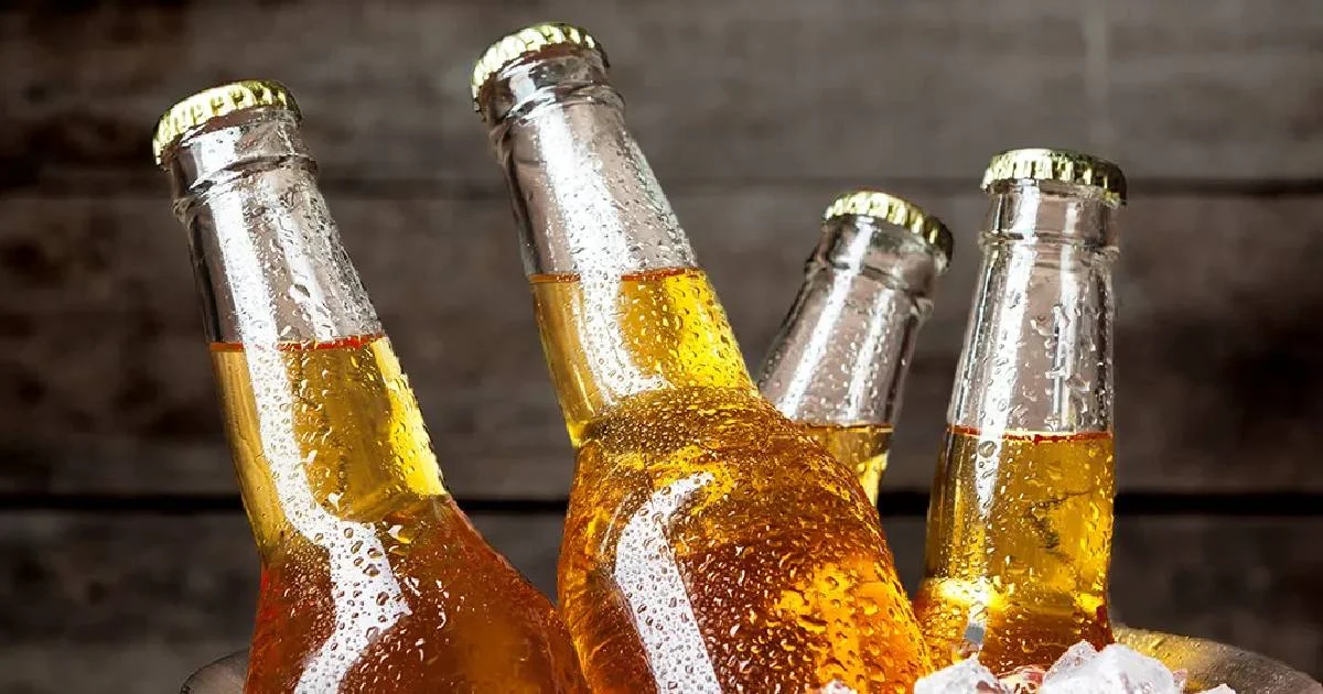 Distribuidores descartan, por ahora, aumentos en el precio de la cerveza para 2026, pese a un panorama económico complicado.