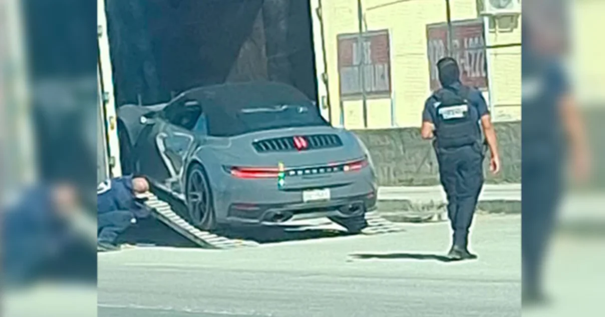 ¿Porsches asegurados? Asombra traslado de vehículos de alta gama en Piedras Negras