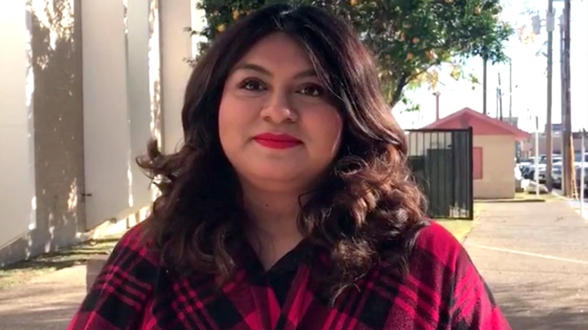 Ciudadanos recibirán la tarjeta nueva para votar al inicio de año, indicó la directora de la Oficina de Elecciones del condado de Maverick, Mariana Flores García.