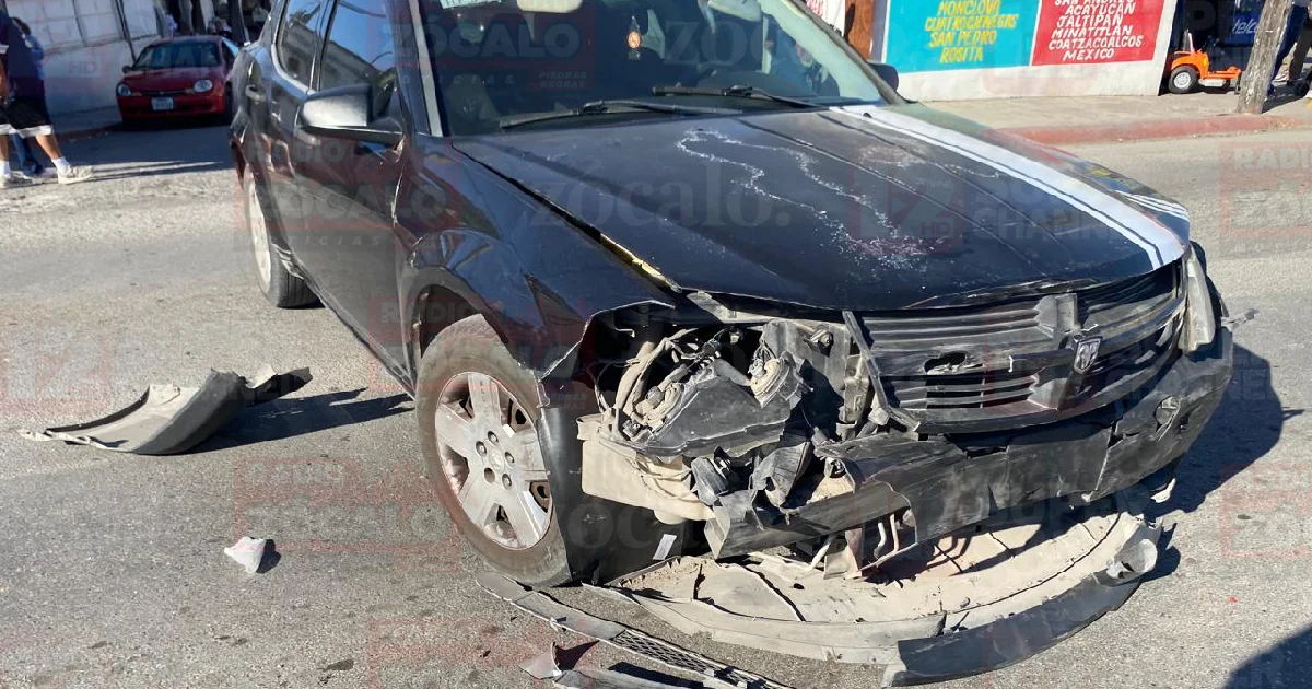 Tres vehículos dañados tras carambola por invasión de carril