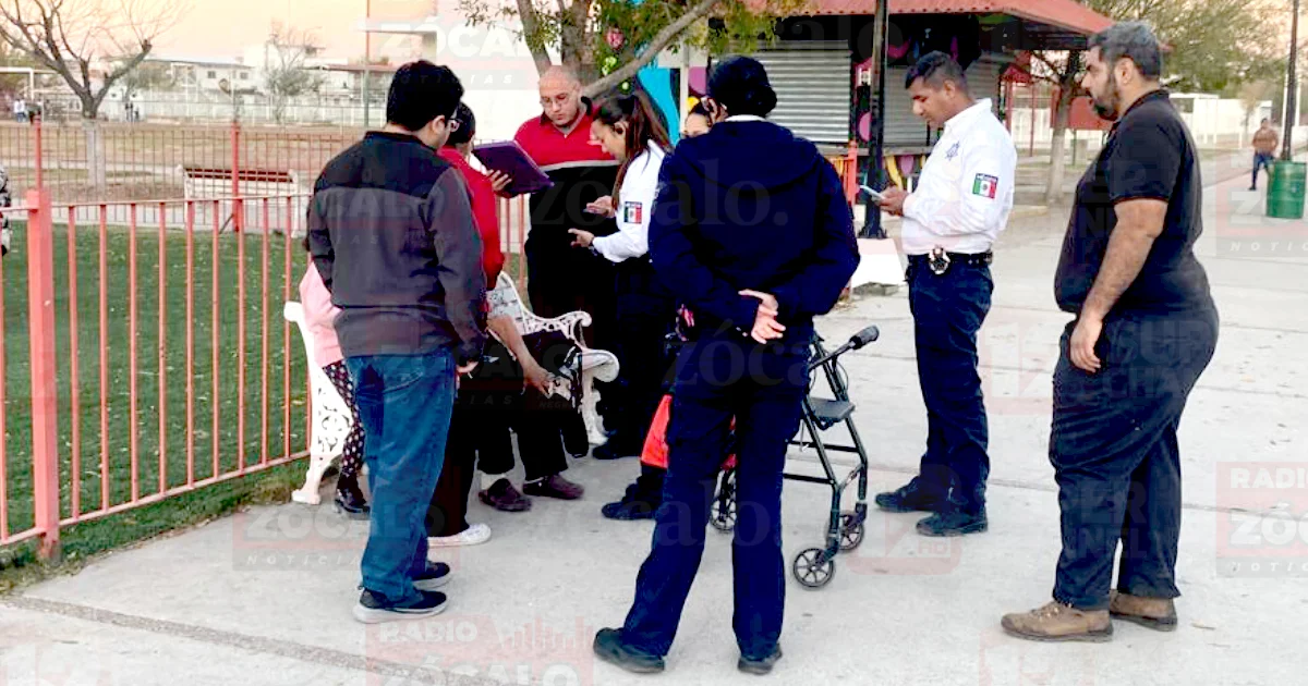 Persona de la tercera edad resultó lesionada tras ser atropellada en el estacionamiento de la Macro Plaza de Piedras Negras; familiares buscan acuerdo reparatorio.