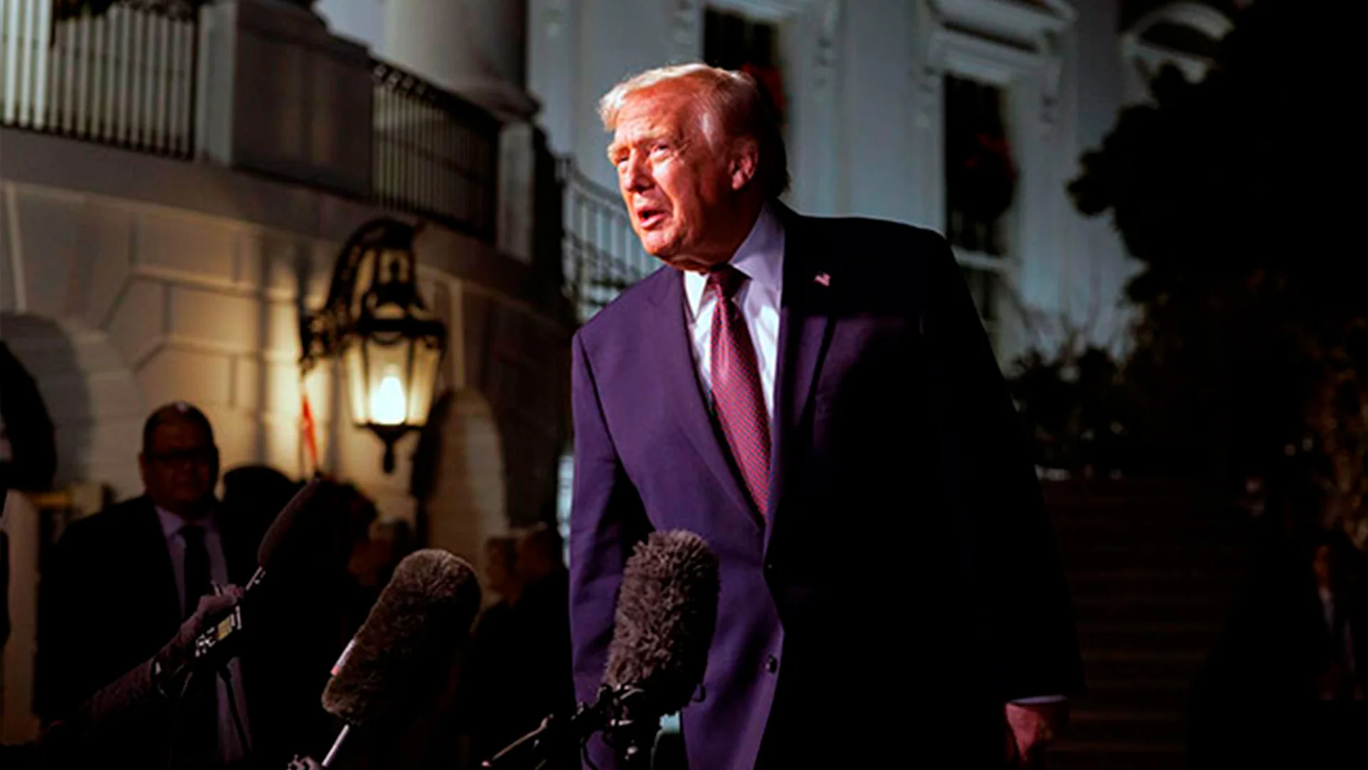 Incluida una ocasión en la que viajó únicamente con él y con una joven de 20 años.