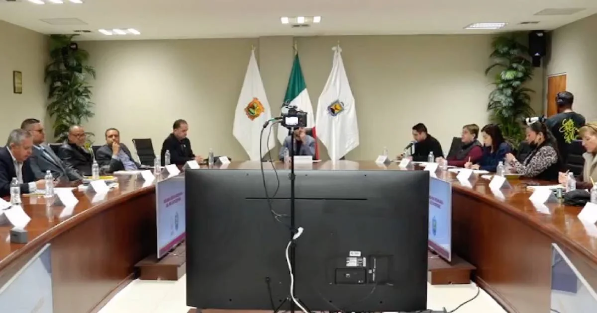 Alcalde de Piedras Negras acusa a opositores de bloquear finanzas municipales por línea política, no por falta de transparencia.