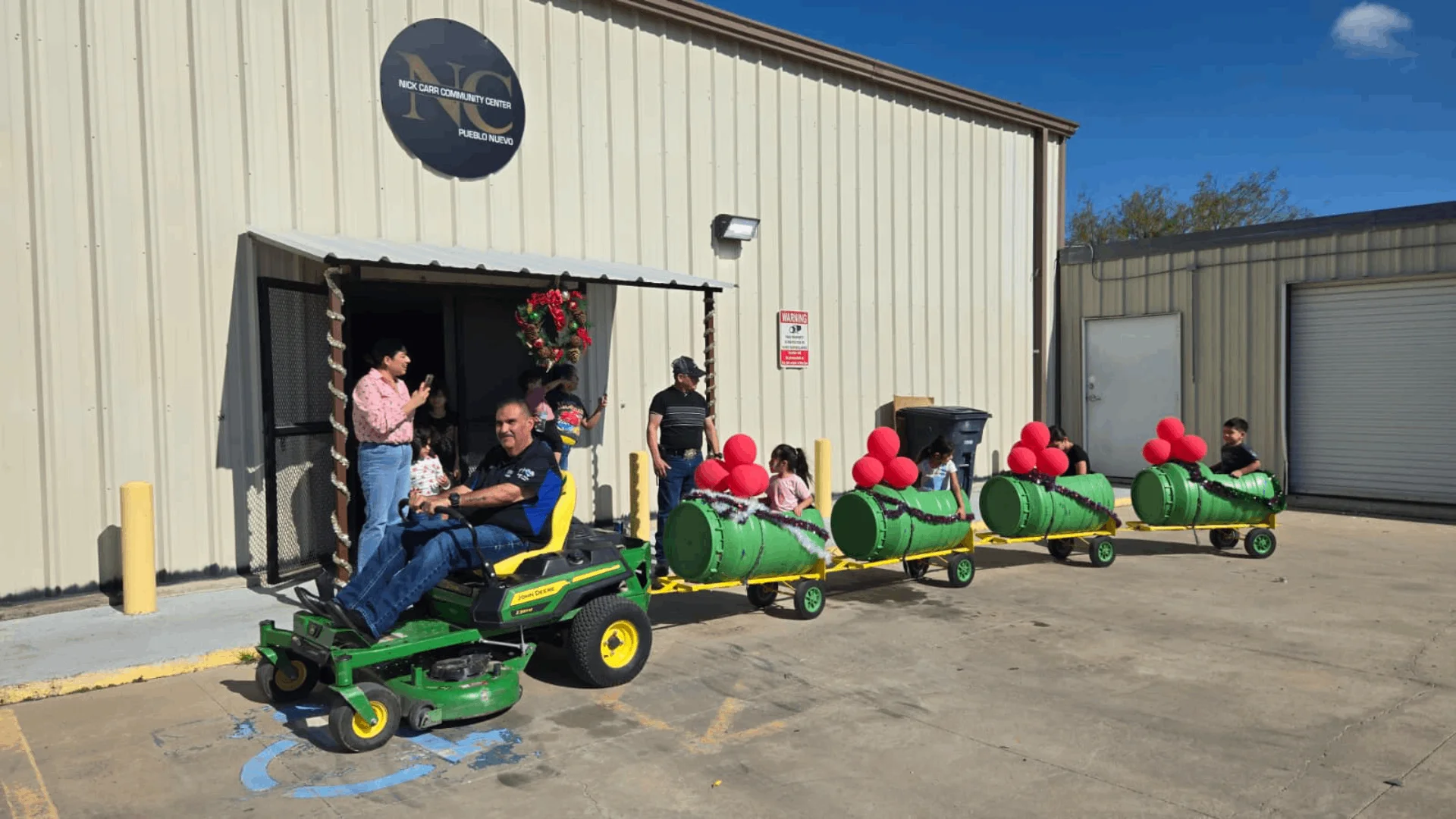 El evento reunió a numerosos niños que acudieron para recibir un juguete como parte de las celebraciones decembrinas.