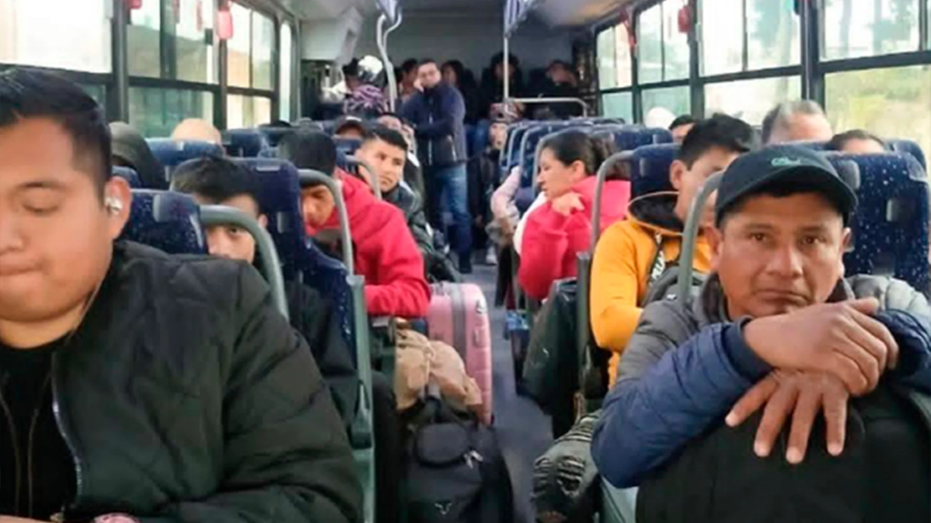 Tragedia en vísperas de Navidad; volcadura de autobús en Veracruz deja ocho muertos.