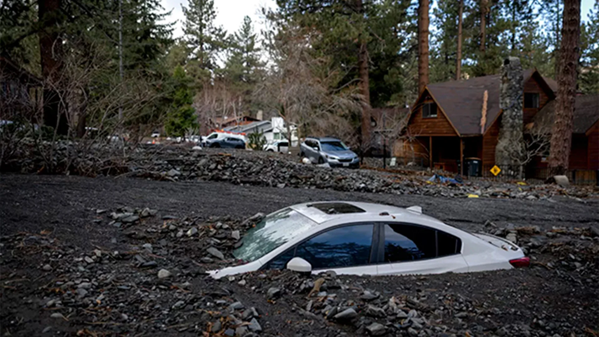 Es uno de los peores temporales desde que se tienen registros; hay al menos tres muertos.