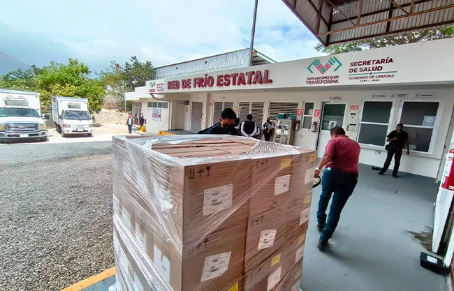 De acuerdo con cifras oficiales, Chiapas mantiene un ritmo de inmunización de entre 15 y 20 mil aplicaciones diarias