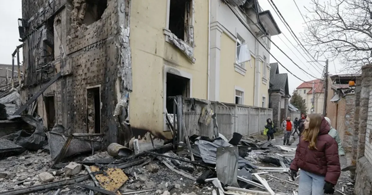 Rusia prosigue sus ataques poco antes de la reunión entre Zelenski y Trump en Florida