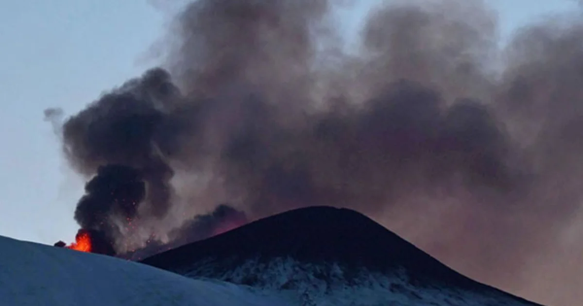 Volcán Etna inicia nueva fase eruptiva con fuertes explosiones