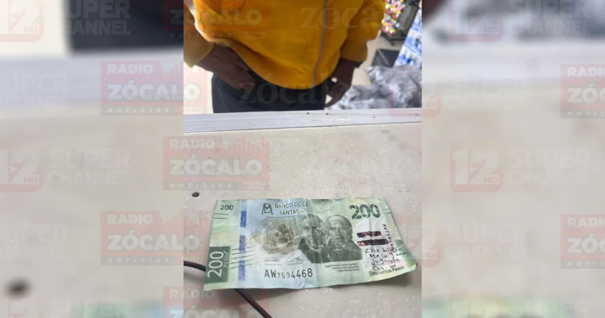 De acuerdo con la versión del afectado, el billete lo recibió minutos antes mientras ofrecía su producto a automovilistas detenidos en un cruce vial