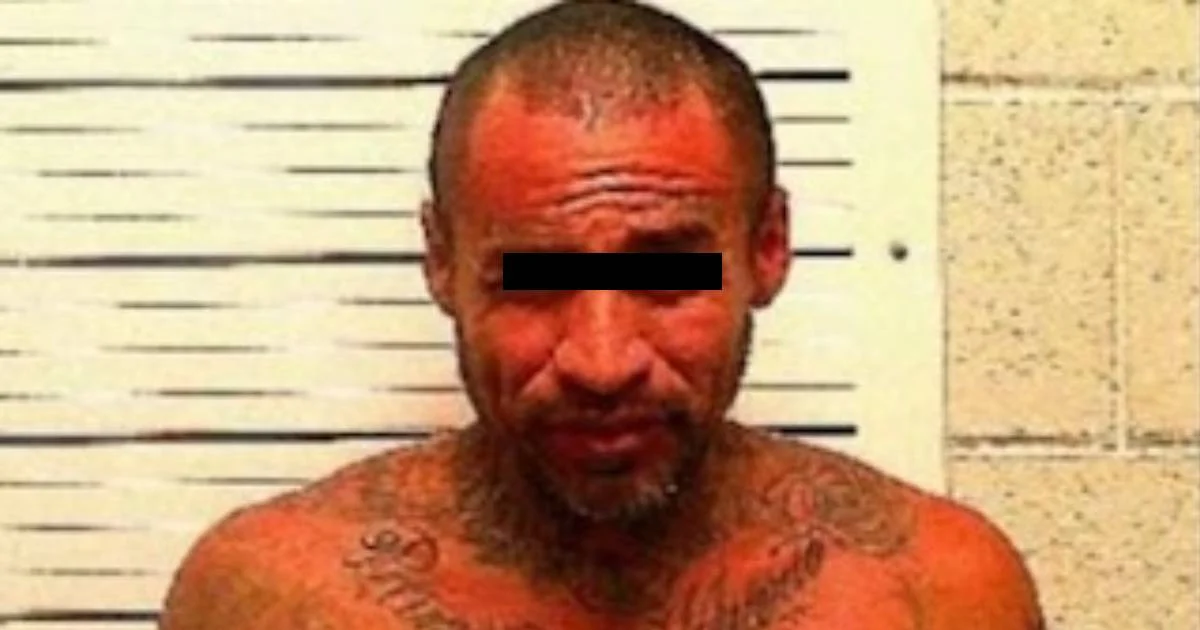 Es arrestado tras una aparatosa confrontación sobre Del Río bulevar. Fue necesario el uso de gas pimienta para someterlo.