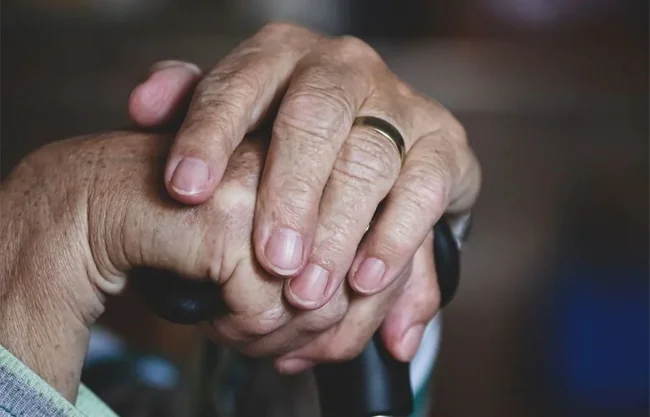 Desde 2026, y hasta 2034, se reducirá la edad para que trabajadores del Estado puedan jubilarse, como parte de acuerdos con CNTE.