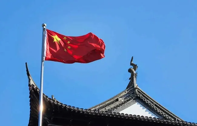 Mientras Estados Unidos busca endurecer sus políticas para limitar la influencia china, el gigante asiático intensifica su diplomacia económica