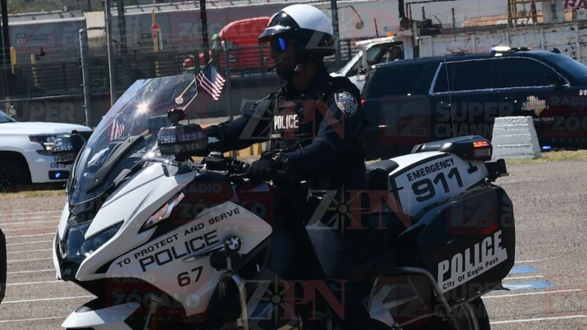 El oficial José Manuel Benavides camina con dificultad, pero todo indica que evolucionará aún más, indicaron fuentes del departamento policiaco