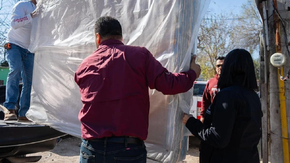 Entregan enseres domésticos y despensas a las seis familias afectadas en la colonia Americana