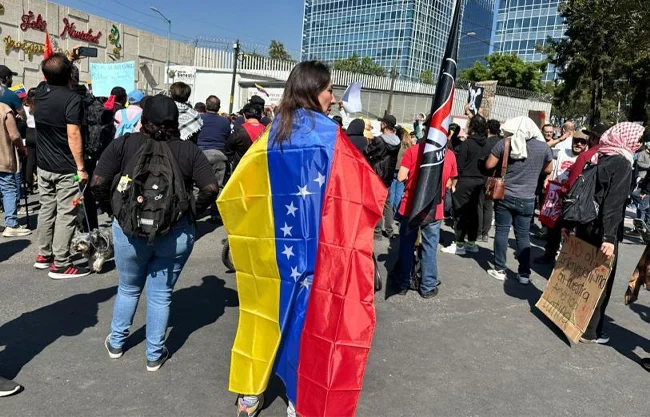 Las concentraciones se realizaron en las embajadas de Estados Unidos y de Venezuela en la Ciudad de México