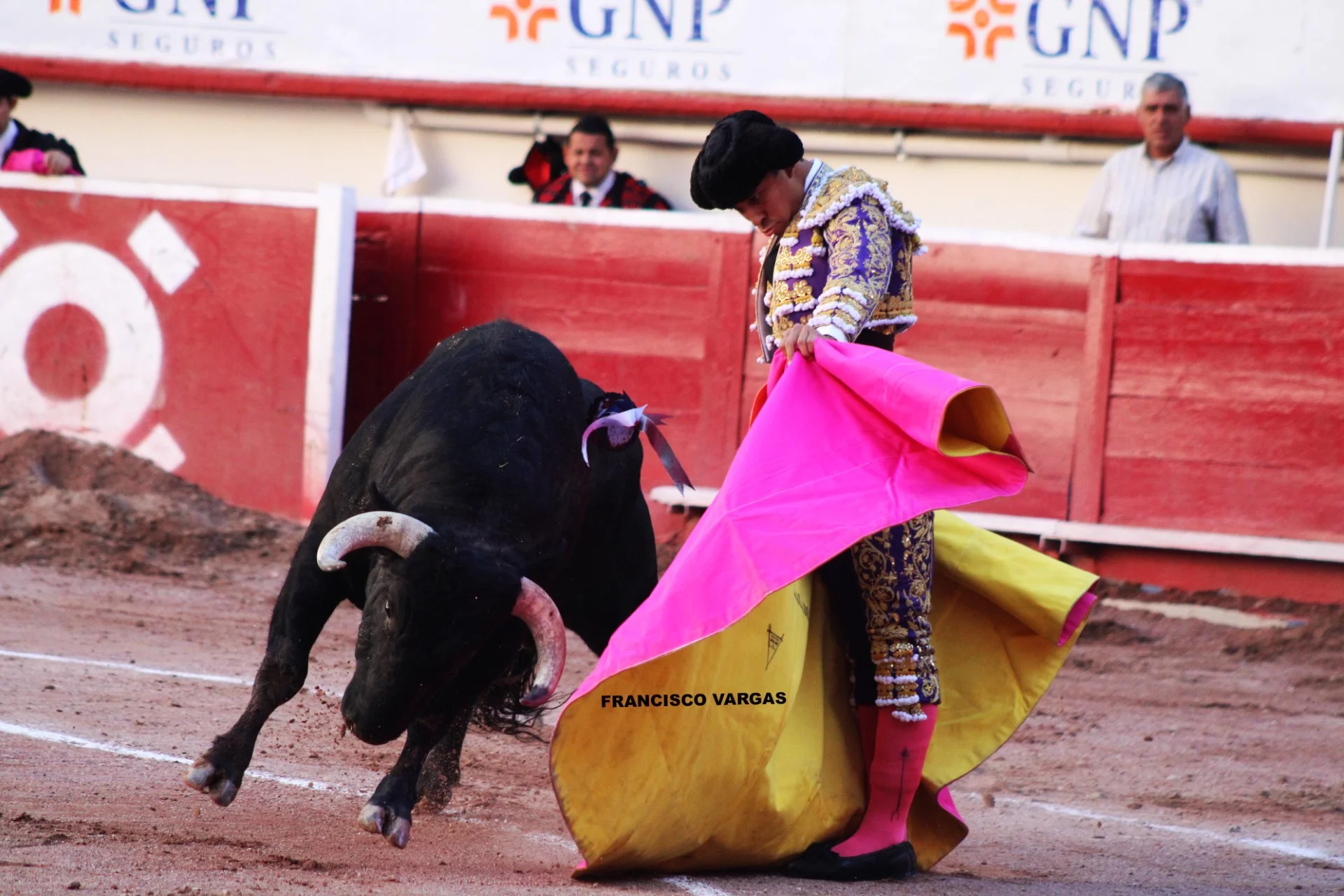 Uriel Moreno “El Zapata” y Leo Valadez, actuarán en Azangaro-Puno, Perú