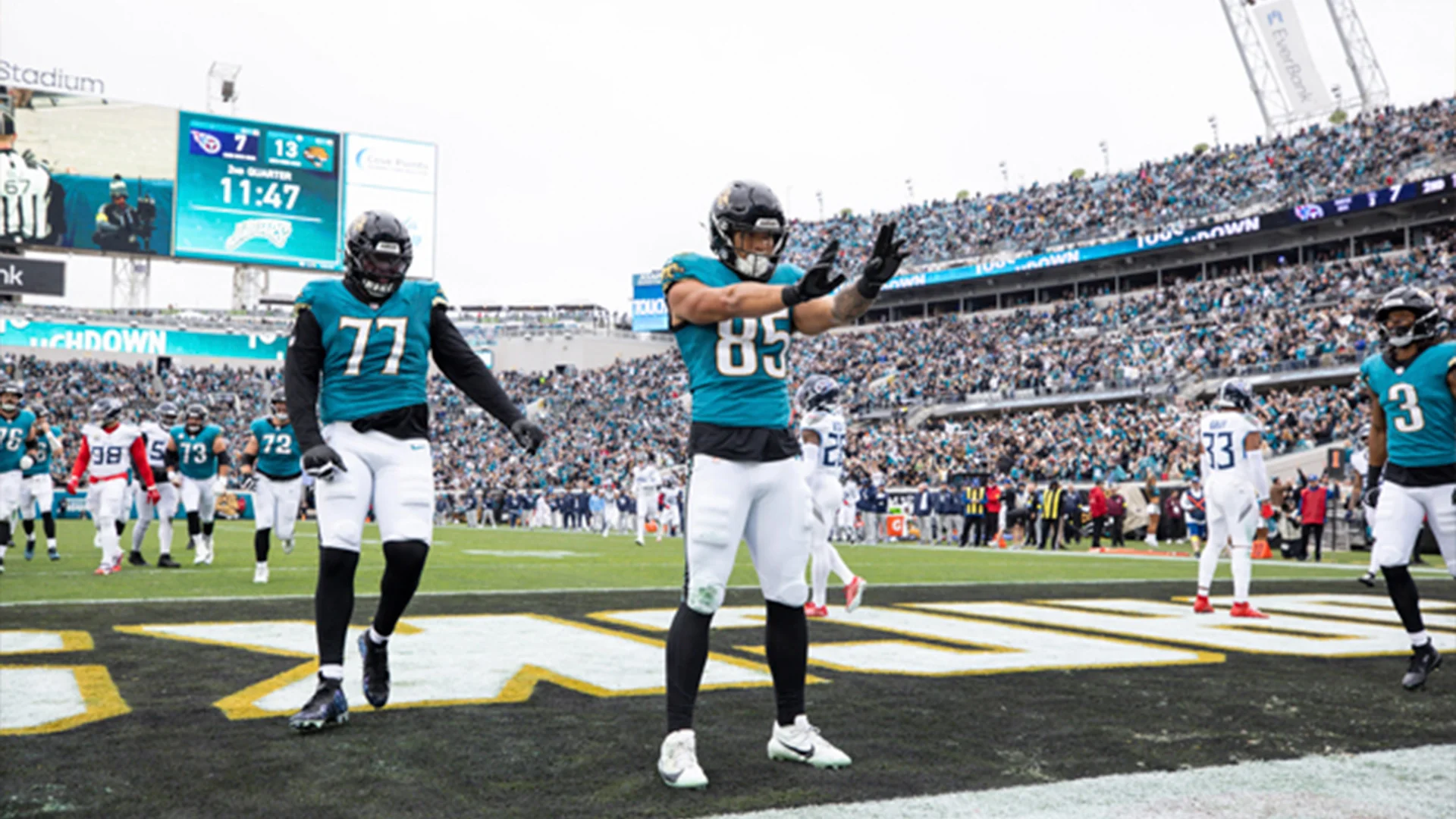 Trevor Lawrence volvió a ser el eje del dominio felino, completando 22 de 30 envíos para 255 yardas y tres pases de anotación.