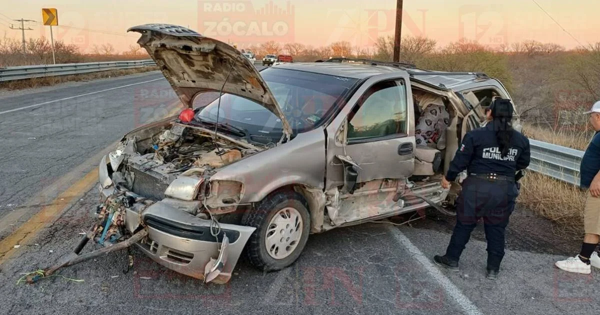 Accidente en carretera 29, Jiménez, por reventón de llanta. Conductor logró controlar su vehículo; no hubo heridos. Elementos de Guardia Nacional brindaron apoyo en el lugar.